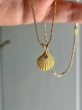 18/10kt Gold Shell Pendant Necklace with Red Stone - Women Jewelry